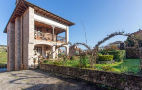Nice Home In Cue With Outdoor Swimming Pool